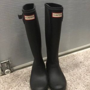 Hunter matte black rain boots